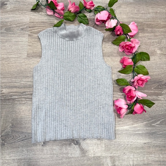 Modern Minimalist Normcore Scandi Clean Girl Monochromatic Gray Ribbed High Neck - Picture 8 of 9